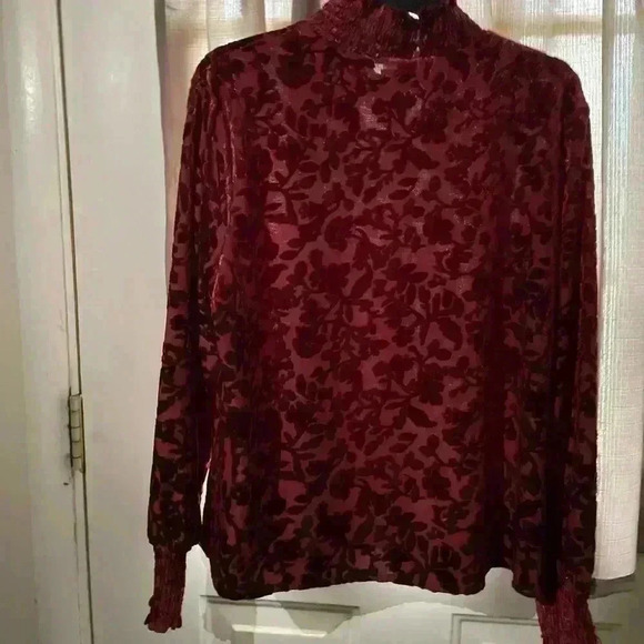 Ladies sz XXL holidays top , collar and cuffs are gathered , detailed design . - Picture 3 of 5